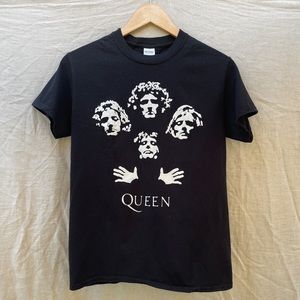 ‘Queen’ Graphic Tee (NWOT)